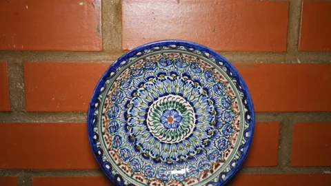 Plates with Middle Eastern decorative ornaments hanging on the wall. Stock Footage 100631776