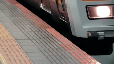 Platform gap close up as commuter train arrive and passenger get off and board Stock-Footage 219374658