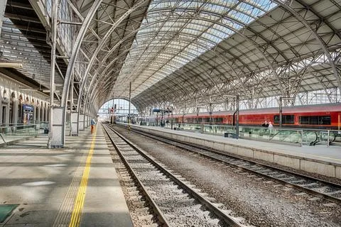 The Platform At The Prague Train Station Foto stock
