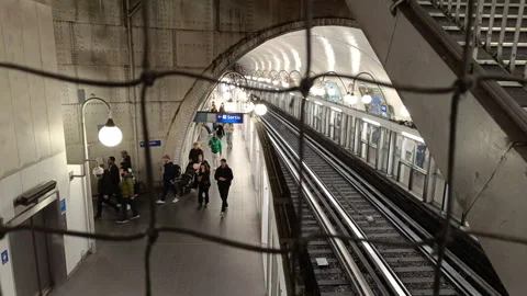 The platform of an underground subway station in Paris, France Stock-Footage 341962026