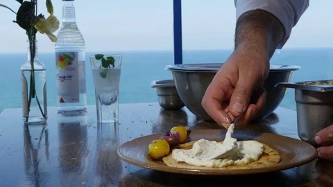 Plating Gyro bread 4K 스톡 동영상 74578827