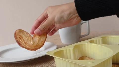 Plating the pie on a box into a small plate Stock Footage 151026858