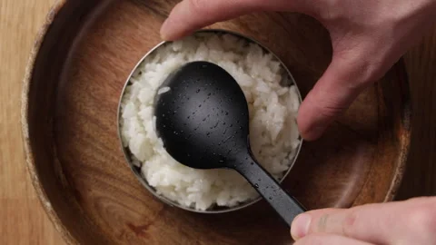 Plating Sticky Rice On Plate Vertical Top View Close Up 스톡 동영상 335081505