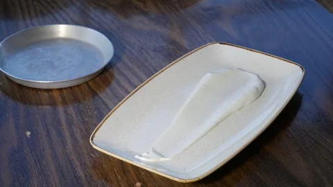 Plating Yogurt for kebab 4K 스톡 동영상 74543933