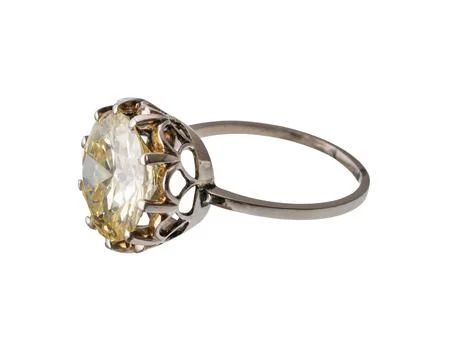 Platinum solitaire ring Stock Photos