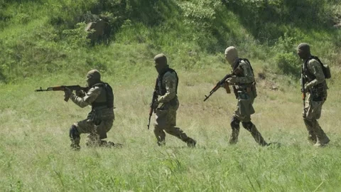 A platoon of Soldiers make attacking maneuvers Stock Footage 234734129