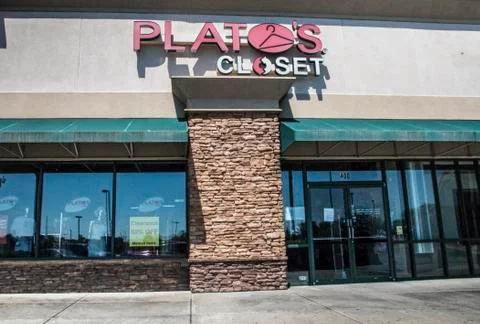 Platos Closet sign and entrance Stock Photos