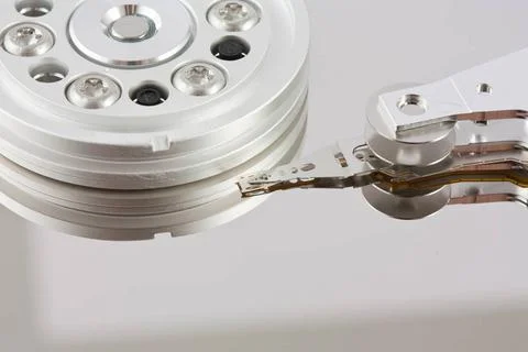 Platters and head of a computer hard drive Closeup of the platters and hea... 스톡 사진