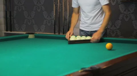Play billiards Stock Footage 8731817