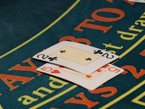 Play in blackjack card game Vidéo 73570379