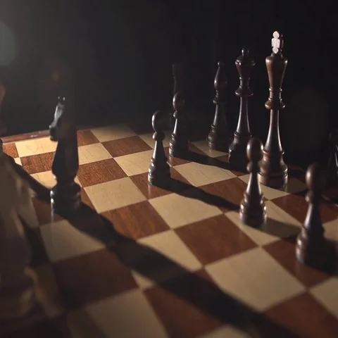 Play chess makes a move 库存影片 69543162