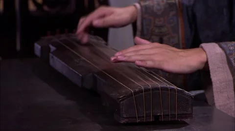 Play guqin Video stock 58367760