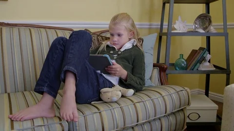 Play on iPad tablet -Dolly-02 Vidéo 69985703