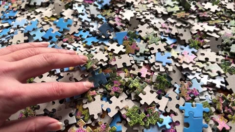 Play puzzle game select  right piece Stock Footage 264051009