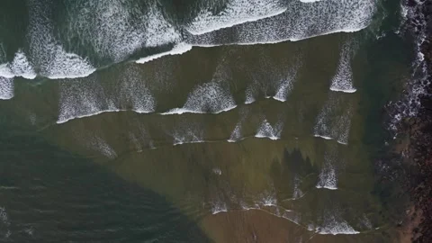 Play of waves at Aare Ware Beach , Maharashtra,India 動画素材 320521521