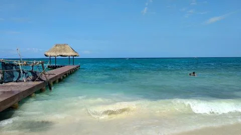 Playa con agua azul turquesa en colombia Stock Photos