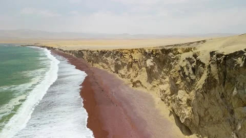 Playa Roja red sand beach and stunning cliffs Paracas National Reserve Peru Stockbeeldmateriaal 318281369
