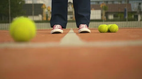 Player feet throwing tennis balls on the court – slow motion Video stock 57140553