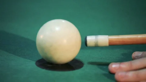 Player shoot white ball 動画素材 87783726