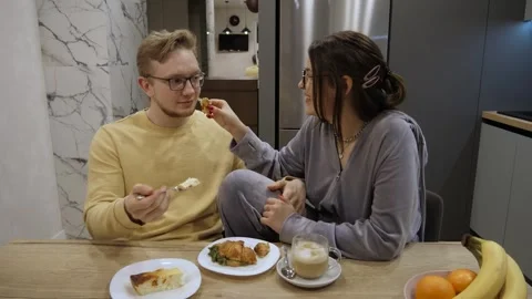 Playful breakfast young couple Stockbeeldmateriaal 336567385