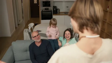 Playful crazy young daddy performing parody to guess together with a family in Vidéo 230858270
