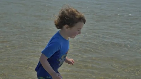 Playing on the beach 動画素材 83629365