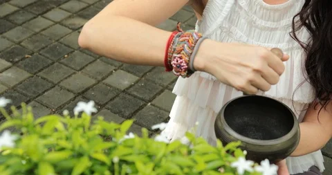 Playing the Bowl - medium close up Stock Footage 105502828