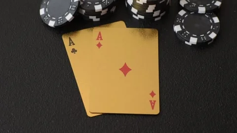 Playing cards and chips on a table, a gambling game of blackjack or baccarat. Ca Vidéo 331950576