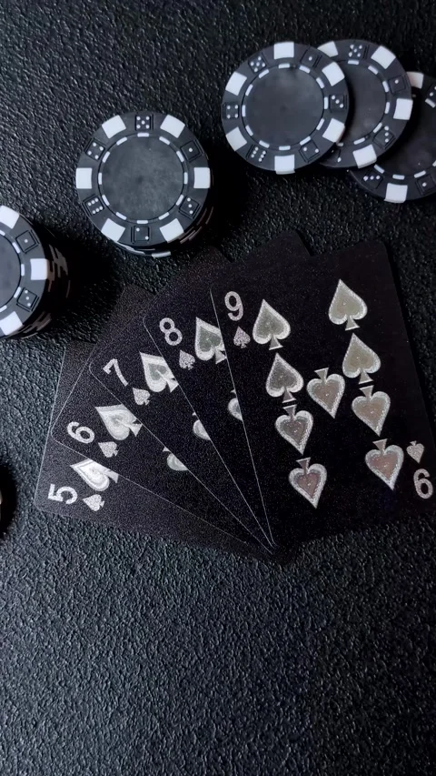 Playing cards and chips on a table, a gambling game of poker. Cards and chips Vidéo 331950592