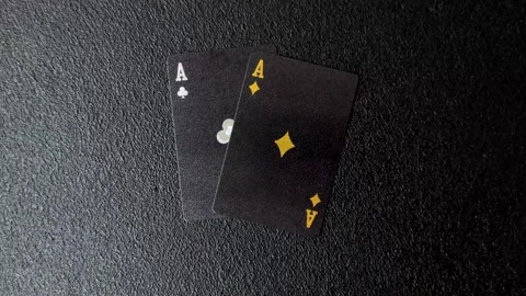 Playing cards and chips on a table, a gambling game of blackjack or baccarat. Ca Vidéo 331950594