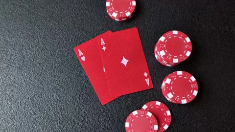Playing cards and chips on a table, a gambling game of blackjack or baccarat. Ca Vidéo 331950613