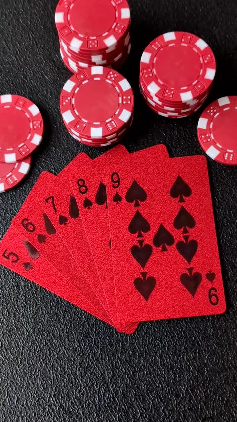 Playing cards and chips on a table, a gambling game of poker. Cards and chips Vidéo 331950631