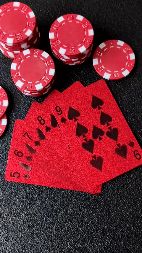 Playing cards and chips on a table, a gambling game of poker. Cards and chips Vidéo 331950633