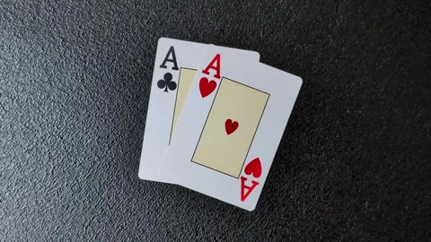 Playing cards and chips on a table, a gambling game of blackjack or baccarat. Ca Vidéo 331950634