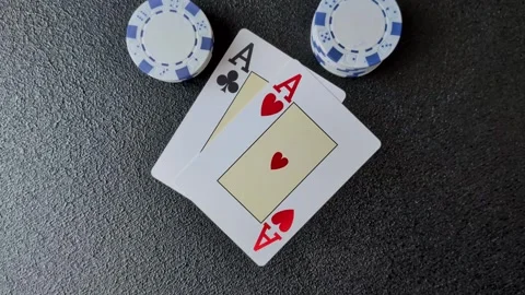 Playing cards and chips on a table, a gambling game of blackjack or baccarat. Ca Vidéo 331950636