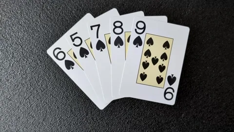 Playing cards and chips on a table, a gambling game of poker. Cards and chips Vidéo 331950652
