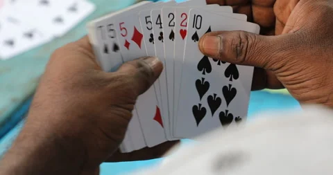 Playing Cards in hand Vidéo 279846091