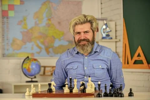 Playing chess develops brain functioning. man hold chess piece. Concentrated man Foto stock