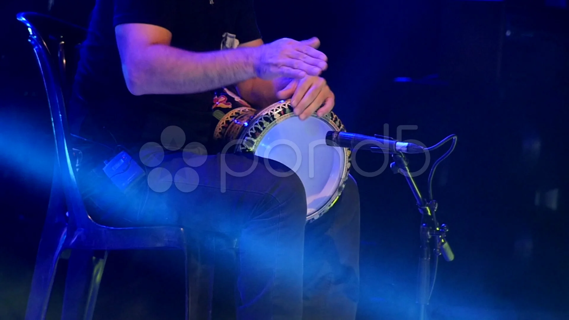 משחק ב-Darbuka - Slow Motionמשחק ב-Darbuka - Slow Motion  