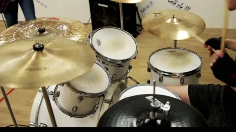 Playing drums at a concert 库存影片 197421894