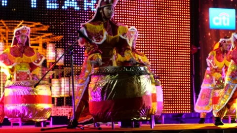 Playing drums during Chinese New Year in Bangkok 库存影片 131453748