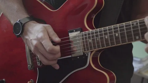 Playing an electric guitar (close up) 2 動画素材 84792152