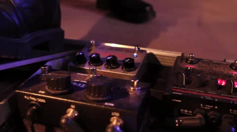 Playing a electric guitar in a gig Video stock 25852525