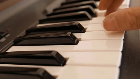 Playing an electronic organ. 스톡 동영상 124863864
