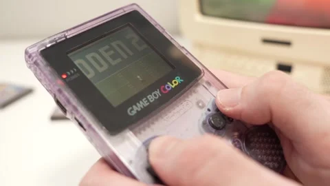 Playing a Game on a Nintendo GameBoy Potable Console Vidéo 263823371