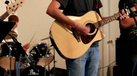 Playing Guitar c 스톡 동영상 719052