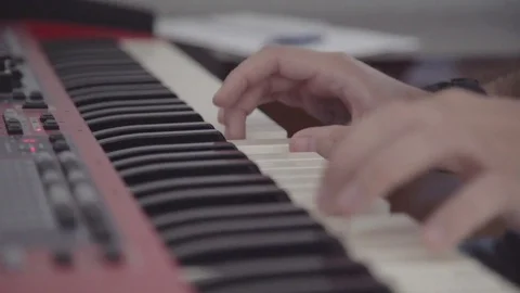 Playing the piano 2 Vídeos de archivo 84792088