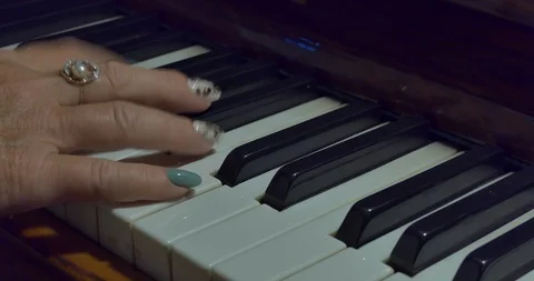Playing the piano at Christmas. Stock-Footage 114259088