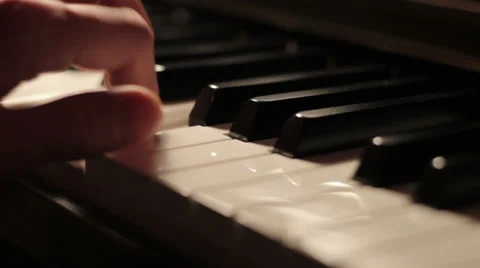 Playing piano 库存影片 33216001