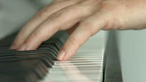 Playing on piano keyboard Stockbeeldmateriaal 107385447